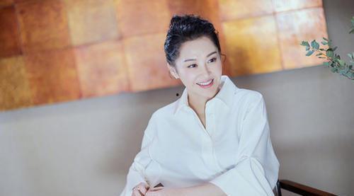 娱乐圈吃瓜君许晴,娱乐圈吃瓜君的甜蜜瓜田之旅